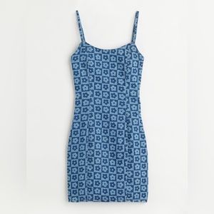 H&M Fitted Y2K Retro Floral Minidress - Light denim blue/floral